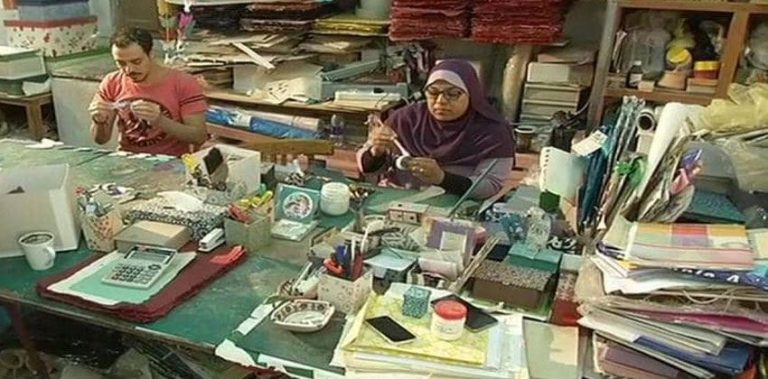 مصر.. إعادة تدوير قش الأرز لإنتاج الورق