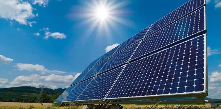 الطاقة الشمسية توفّر 50 بالمئة من إنتاج الكهرباء بحلول 2035